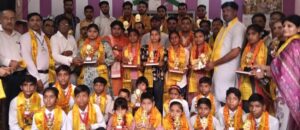 प्रतिभा सम्मान समारोह में मेधावियों को किया सम्मानित