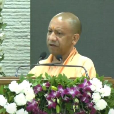 बच्चों की यूनिफॉर्म के लिए माता-पिता के खातों में भेजे जाएंगे पैसे: सीएम योगी