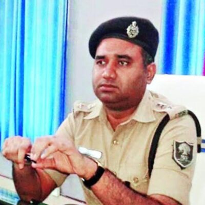 बिहार IPS को टॉयलेट में छोड़कर चले गए उनके अंगरक्षक