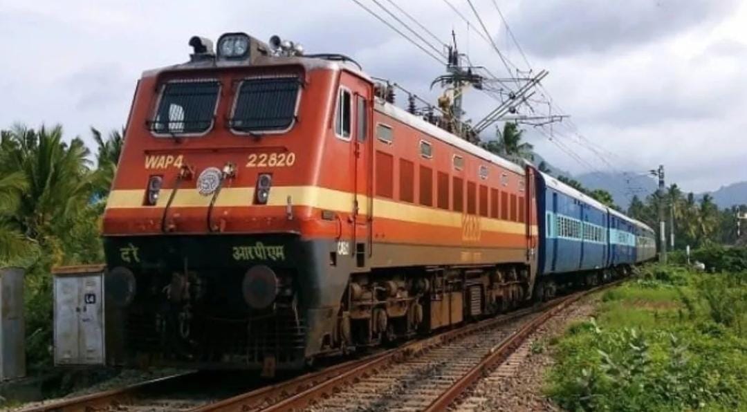 दिल्ली से चल रही कईं स्पेशल ट्रेनें